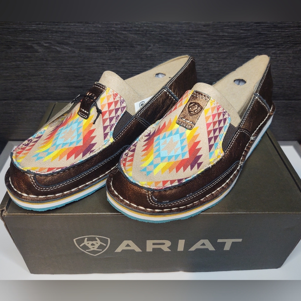 ARIAT Women’s Cruiser Copper Metallic/Rainbow Aztec